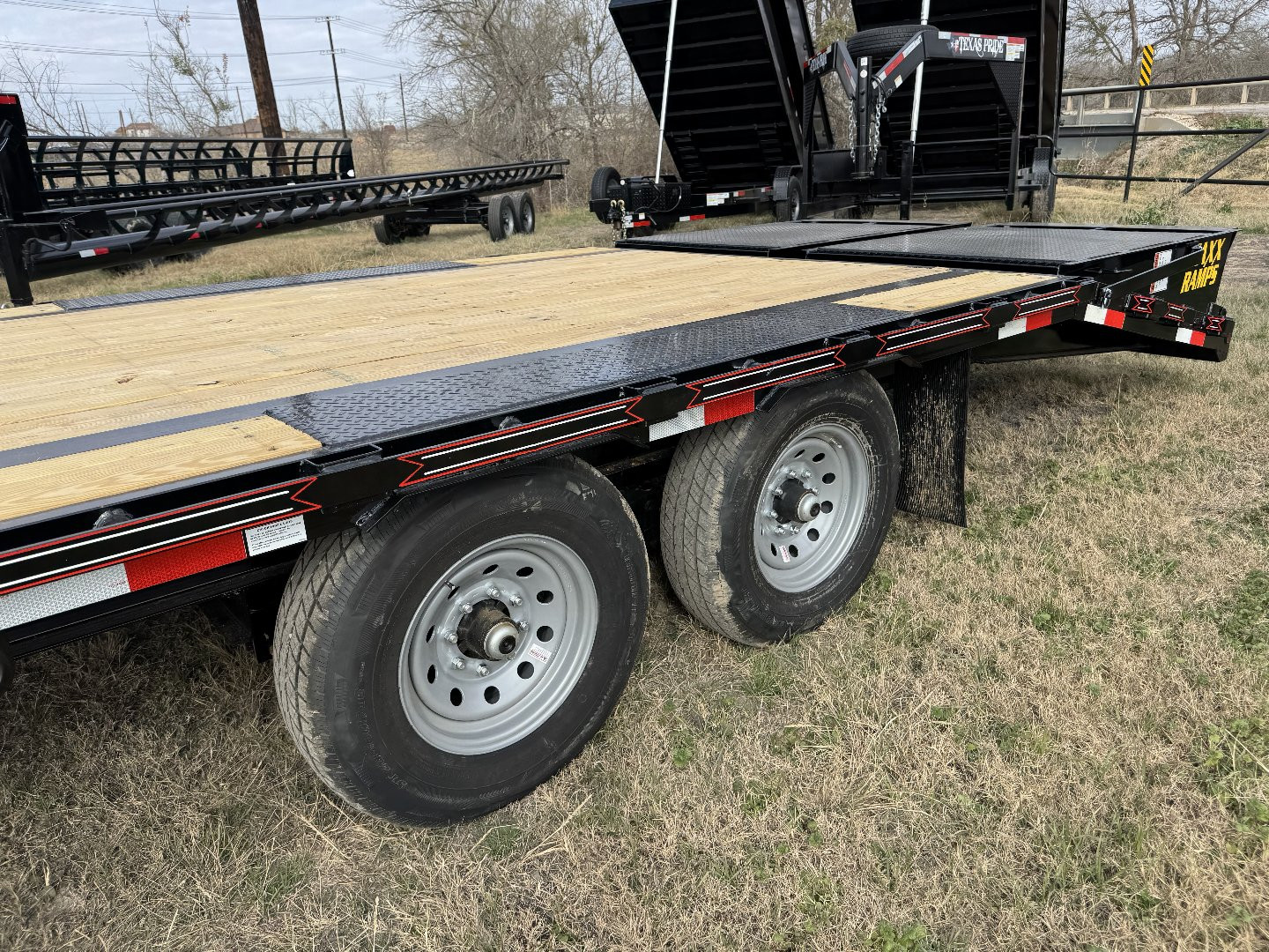 New 2025 Diamond T 10228SWF Deckover Trailer