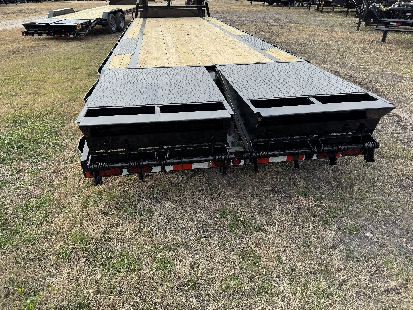 New 2025 Diamond T 10228SWF Deckover Trailer