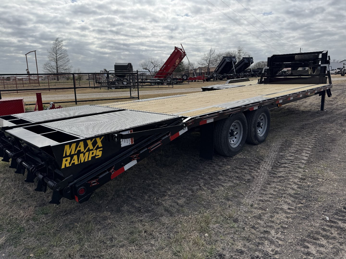 New 2025 Diamond T 10228SWF Deckover Trailer