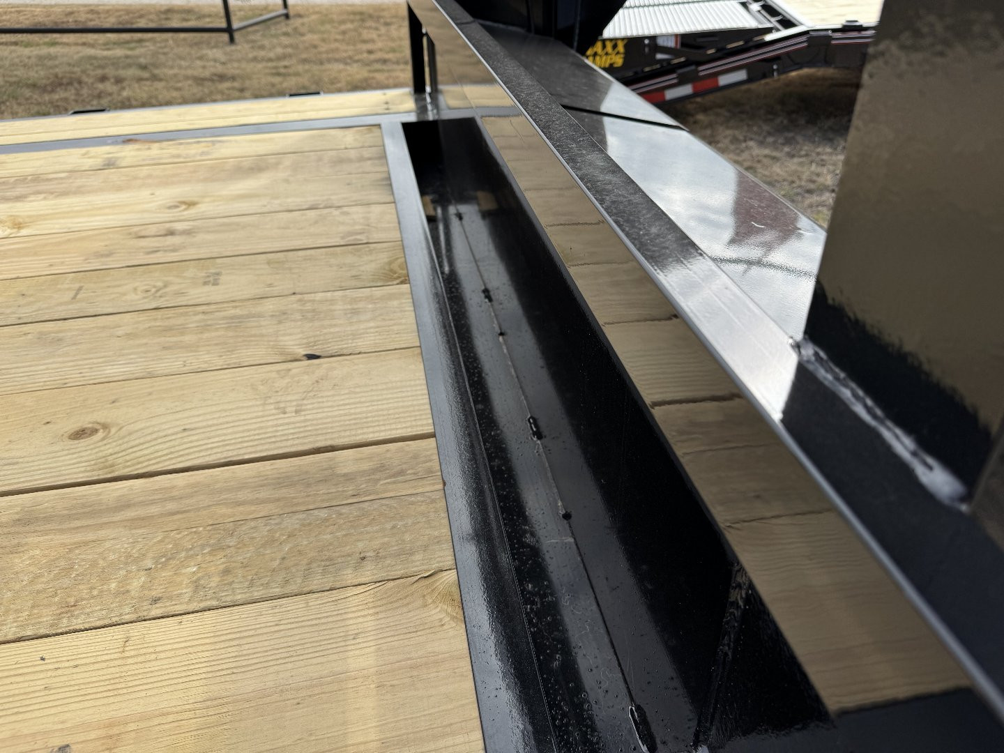 New 2025 Diamond T 10228SWF Deckover Trailer