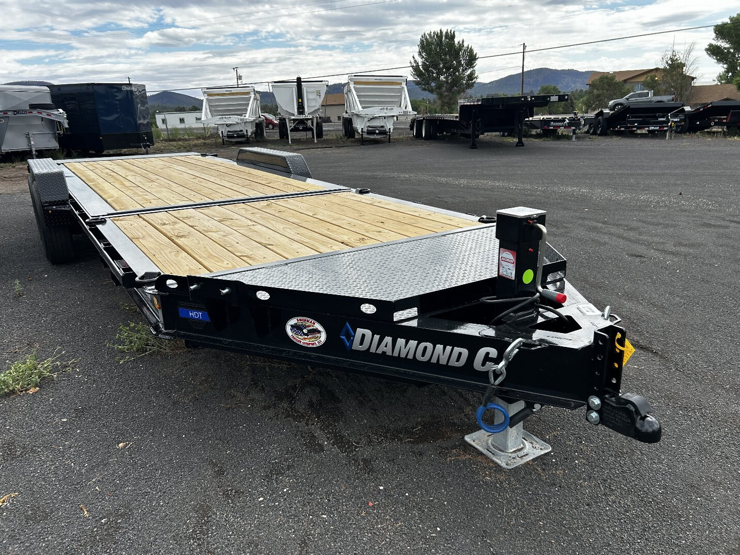 New 2025 Diamond C Tandem Axle Hyd. Damp. Split Tilt/14,900 GVWR/82