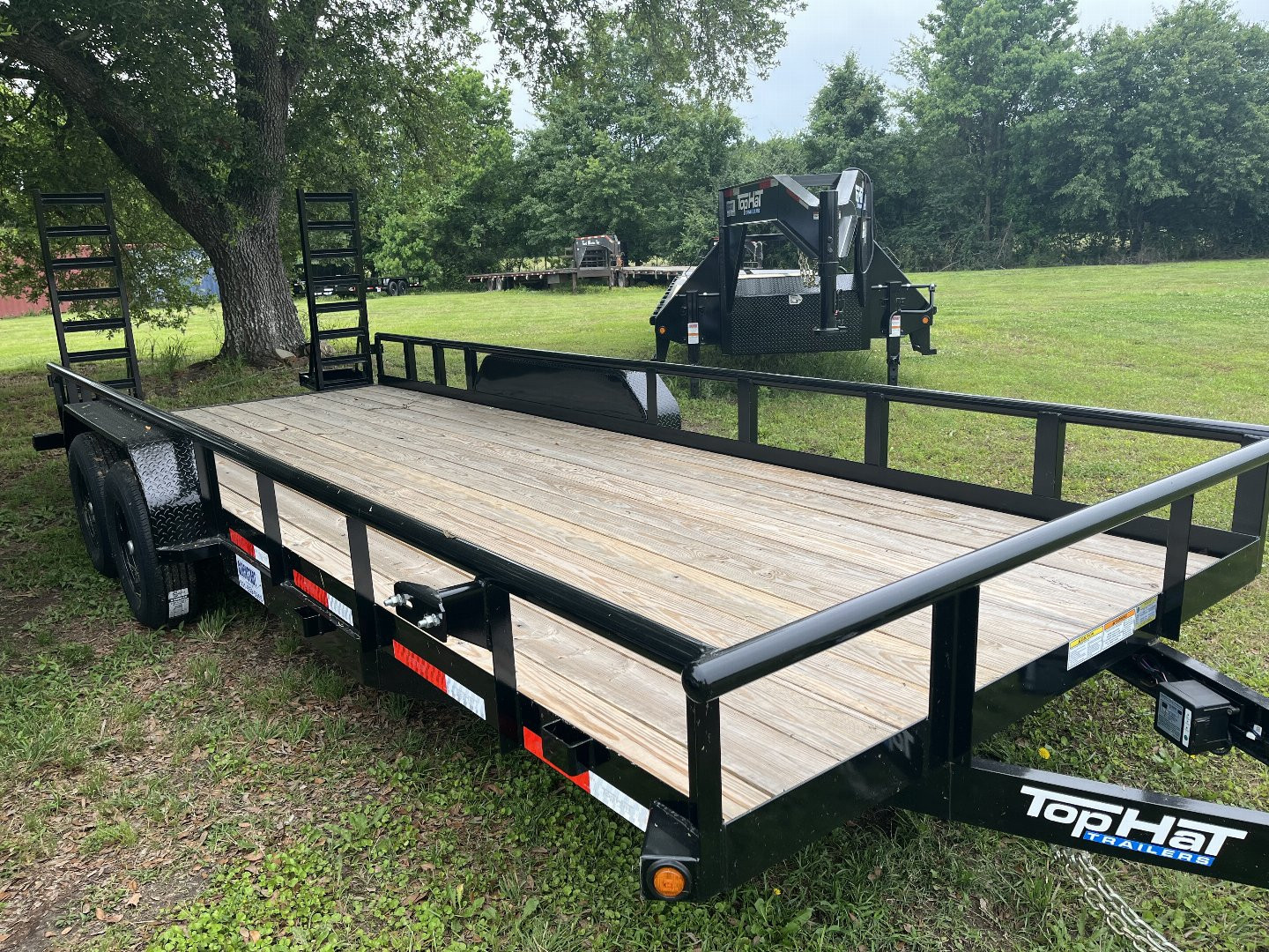 New 2025 Top Hat Pipe 10K Utility/Equipment Trailer Stand Up Ramps