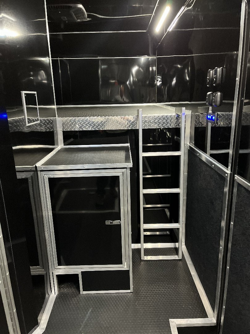 New 2025 Haulmark 44 Bathroom Gooseneck