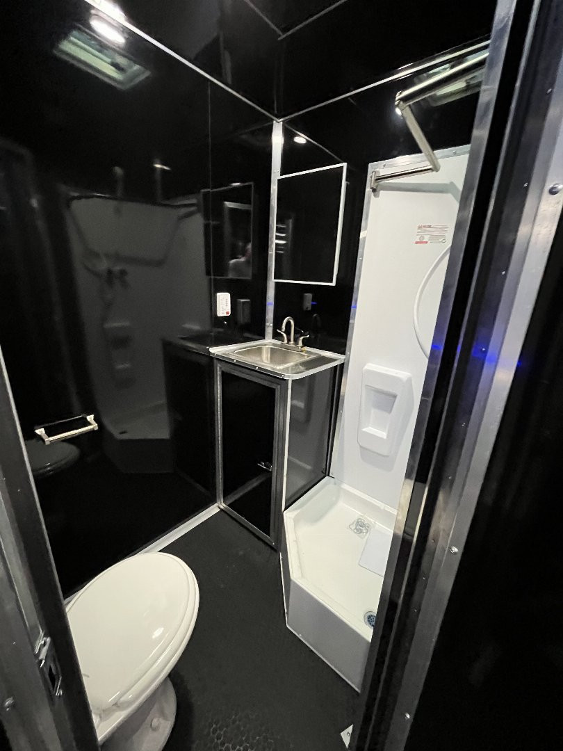New 2025 Haulmark 44 Bathroom Gooseneck