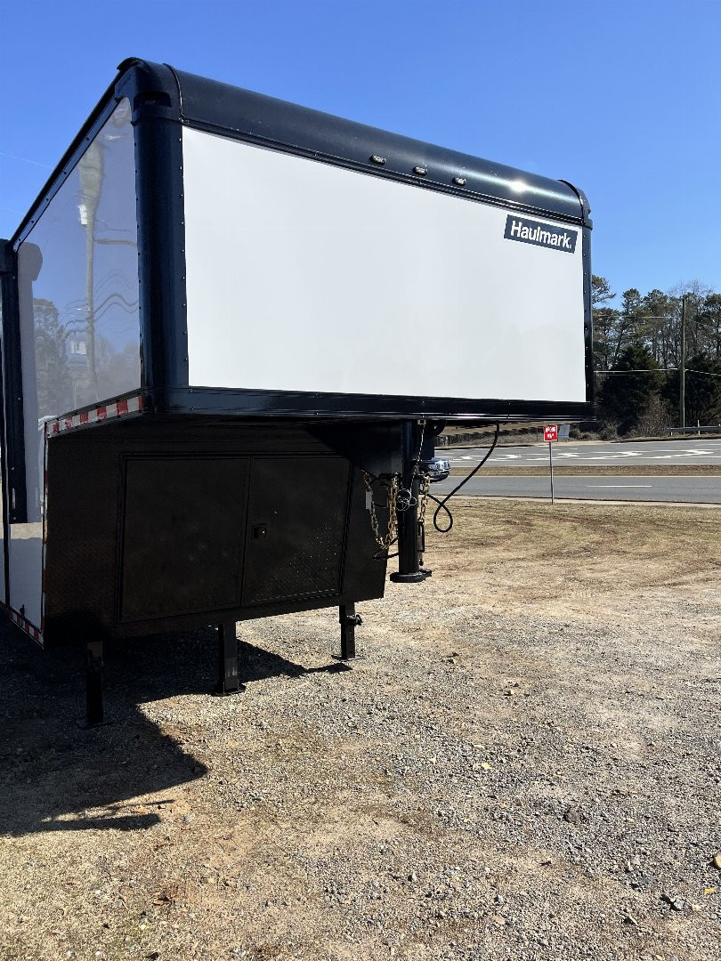 New 2025 Haulmark 44 Bathroom Gooseneck