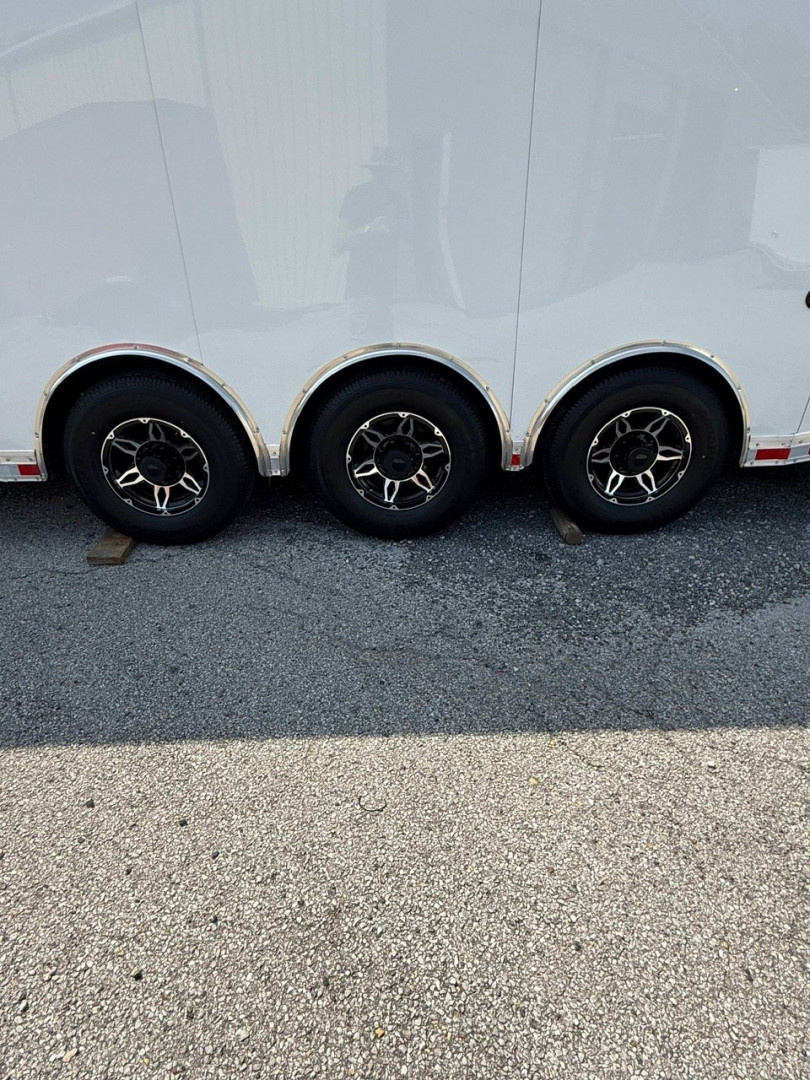 New 2025 RC Trailers 8.5x44 Race Trailer with Bathroom