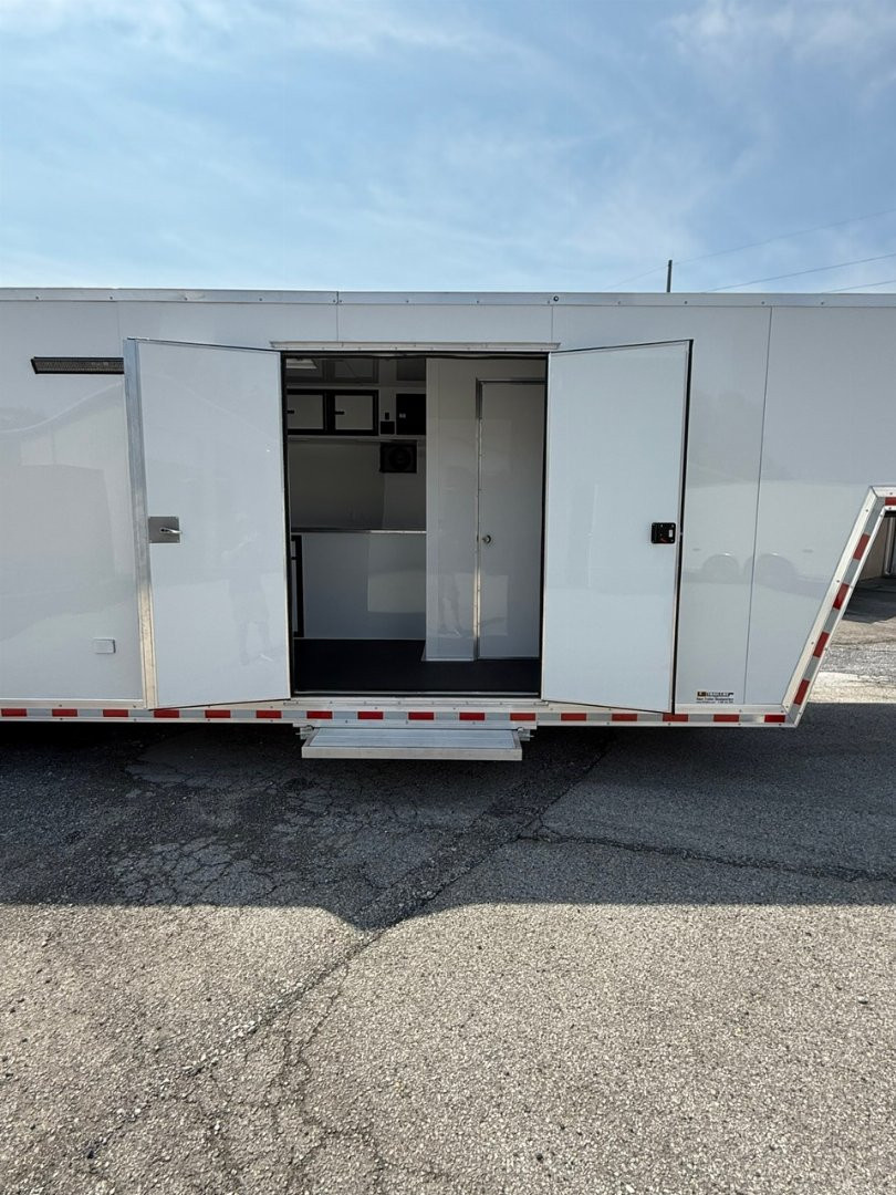 New 2025 RC Trailers 8.5x44 Race Trailer with Bathroom