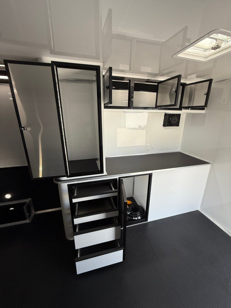 New 2025 RC Trailers 8.5x44 Race Trailer with Bathroom