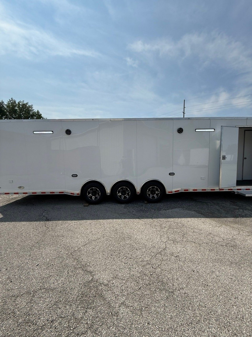 New 2025 RC Trailers 8.5x44 Race Trailer with Bathroom