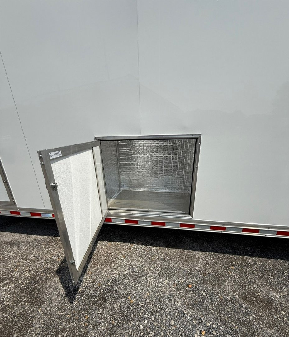 New 2025 RC Trailers 8.5x44 Race Trailer with Bathroom