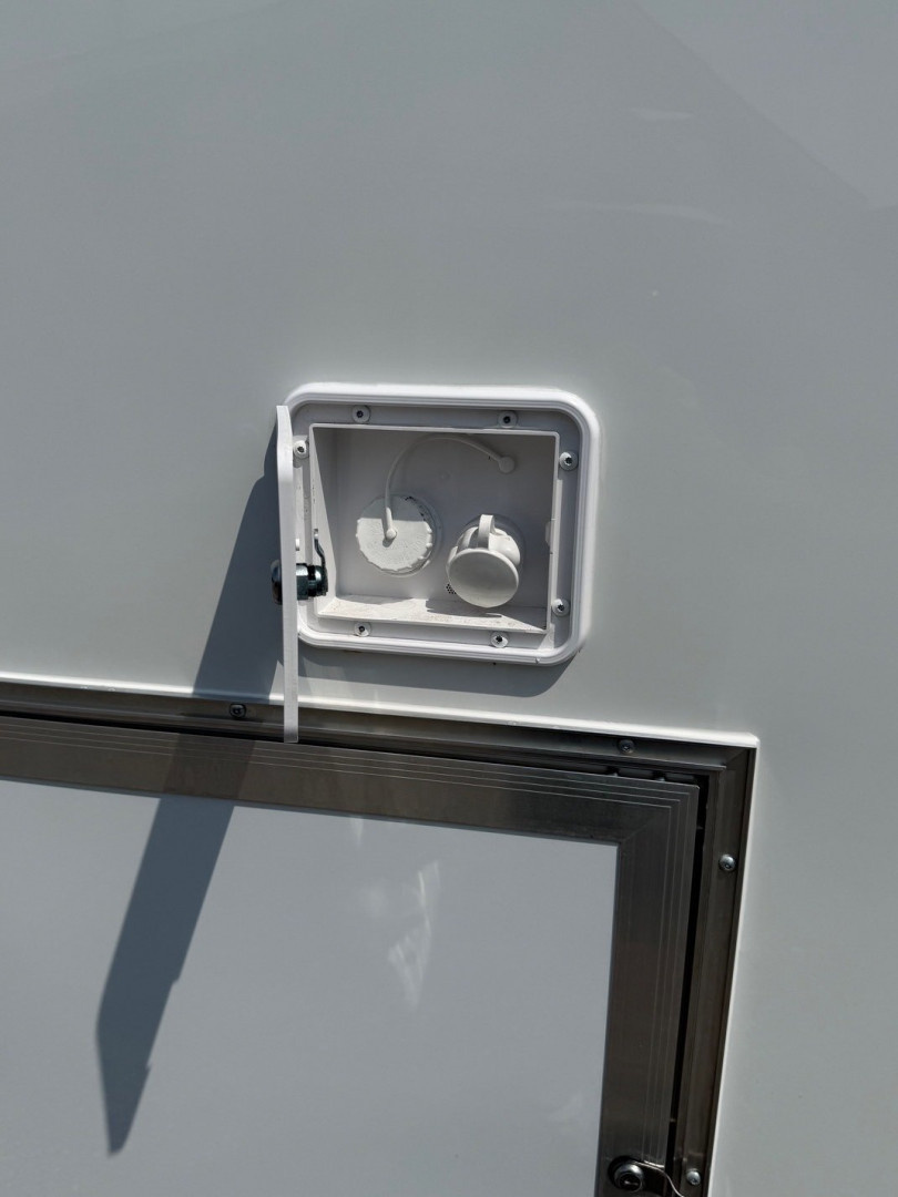 New 2025 RC Trailers 8.5x44 Race Trailer with Bathroom