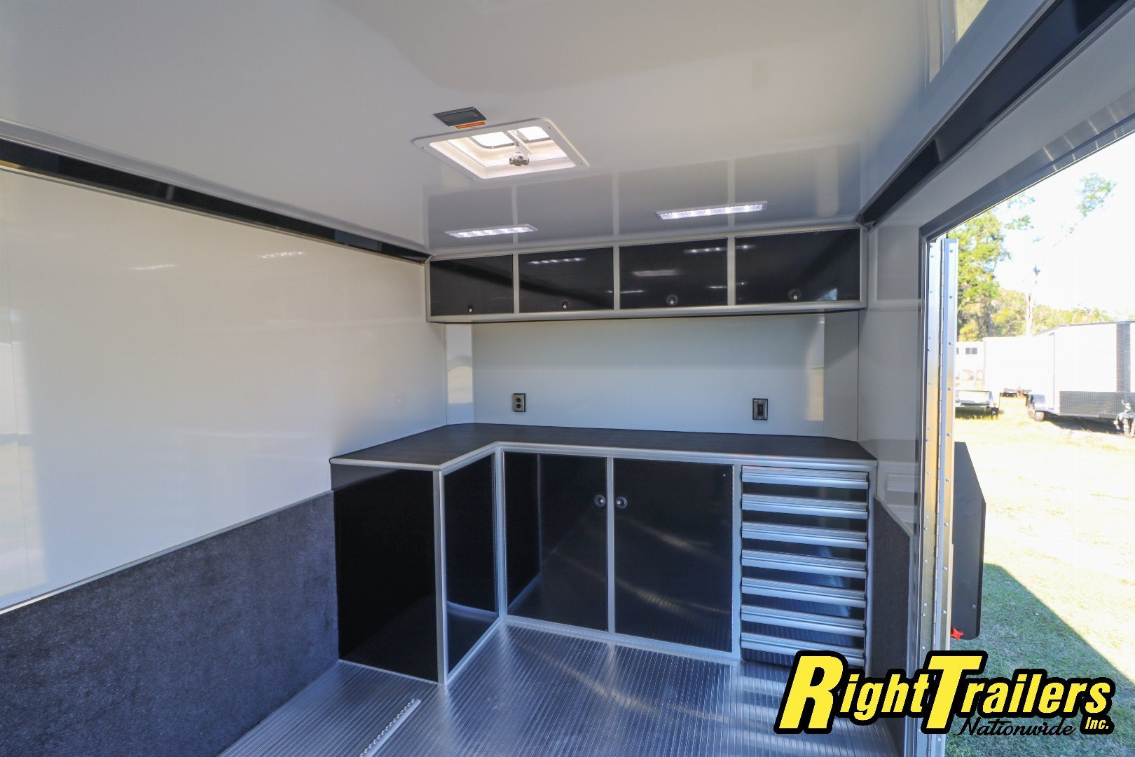 New 2025 inTech 8.5x28 Race Trailer
