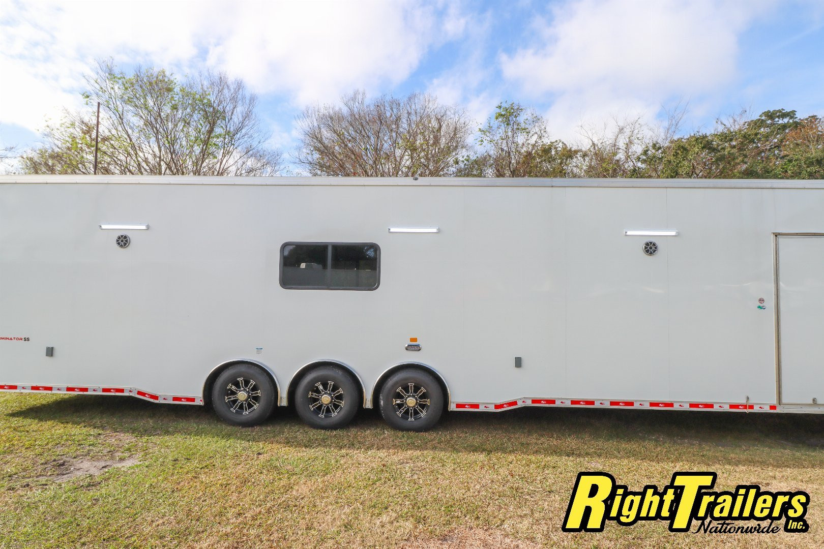 New 2025 Cargo Mate 8.5X48 Gooseneck Race Trailer