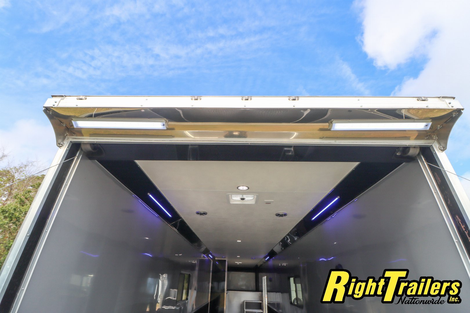 New 2025 Cargo Mate 8.5X48 Gooseneck Race Trailer