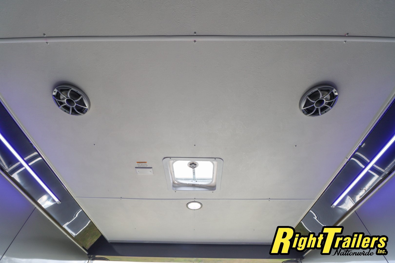 New 2025 Cargo Mate 8.5X48 Gooseneck Race Trailer