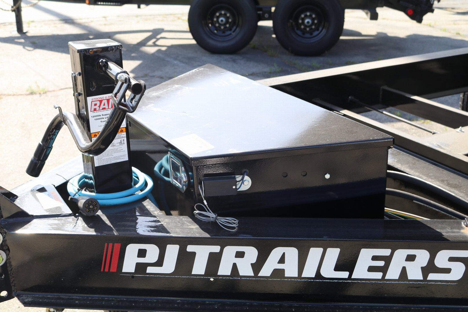 New 2025 PJ Trailers Deckover Trailer