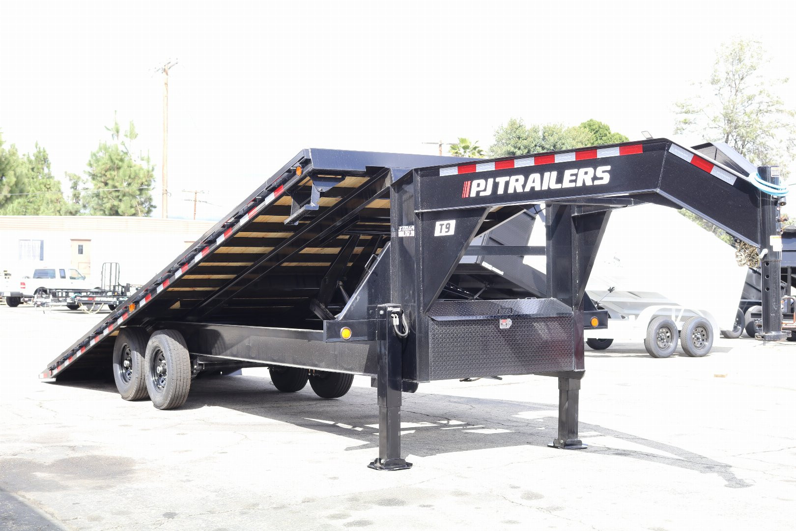 New 2025 PJ Trailers T9 Deck over Tilt Trailer