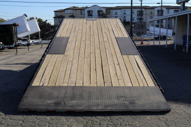 New 2025 PJ Trailers t8 deckover Tilt Trailer