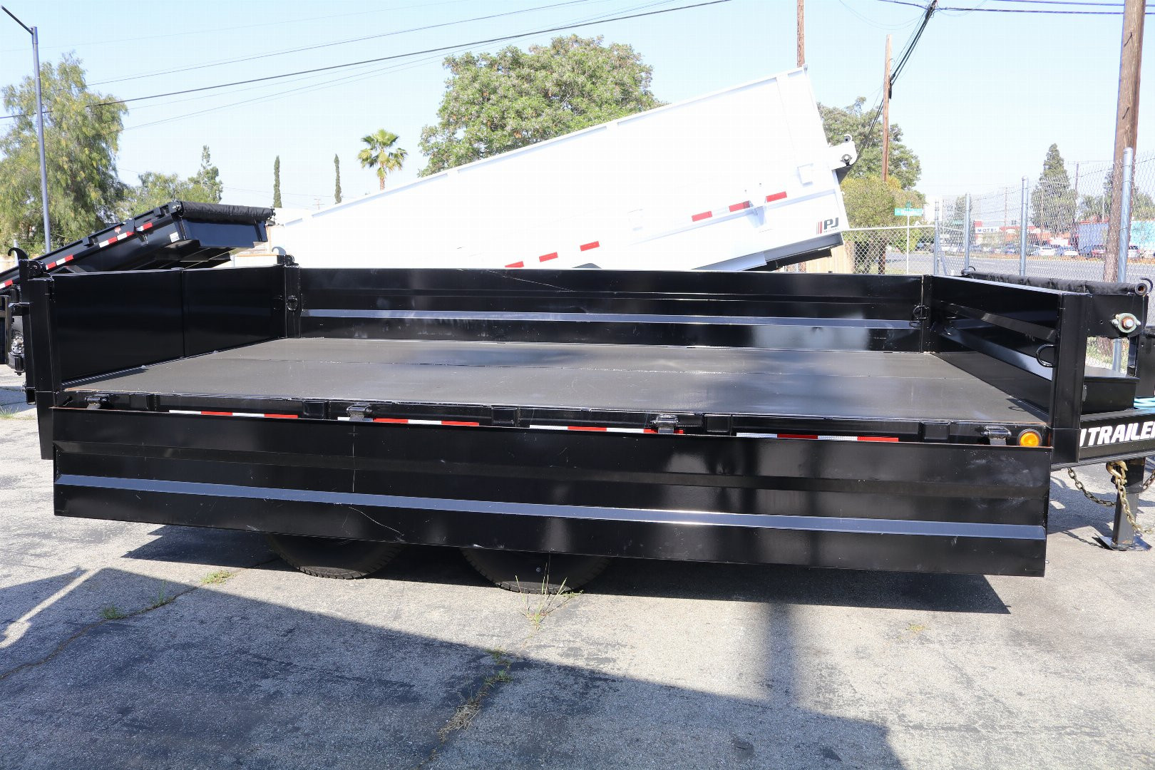 New 2025 PJ TRAILERS D8142 Dump Trailer