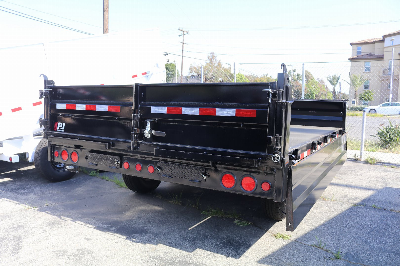 New 2025 PJ TRAILERS D8142 Dump Trailer