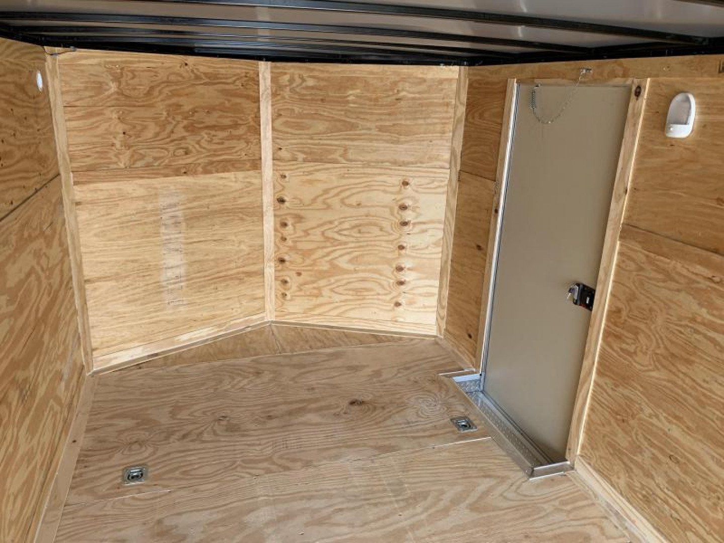 New 8.5x24 - 5200lb Enclosed Car Hauler. Tennessee Florida Alabama North Carolina South Carolina