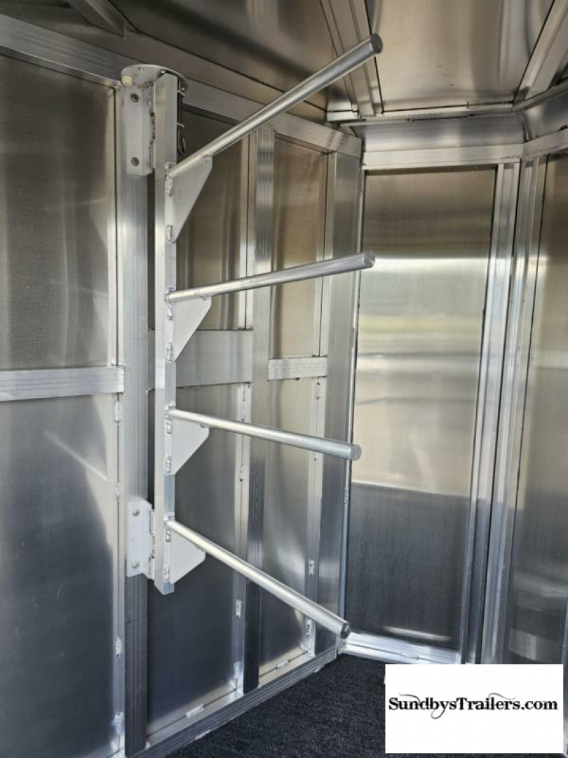 New 2024 Featherlite 2H Slant 24" DR Horse Trailer