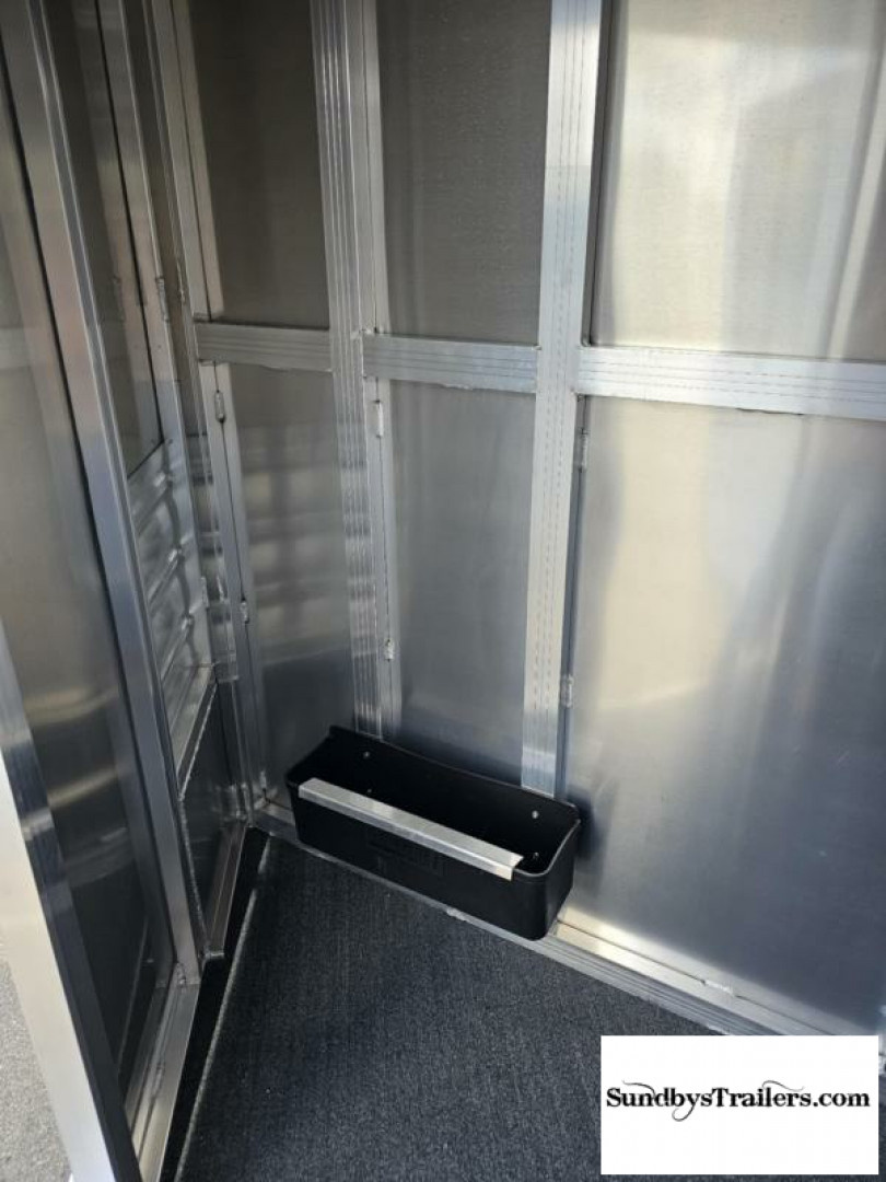 New 2024 Featherlite 2H Slant 24" DR Horse Trailer