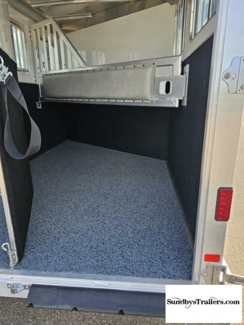 New 2024 Featherlite 2H Slant 24" DR Horse Trailer