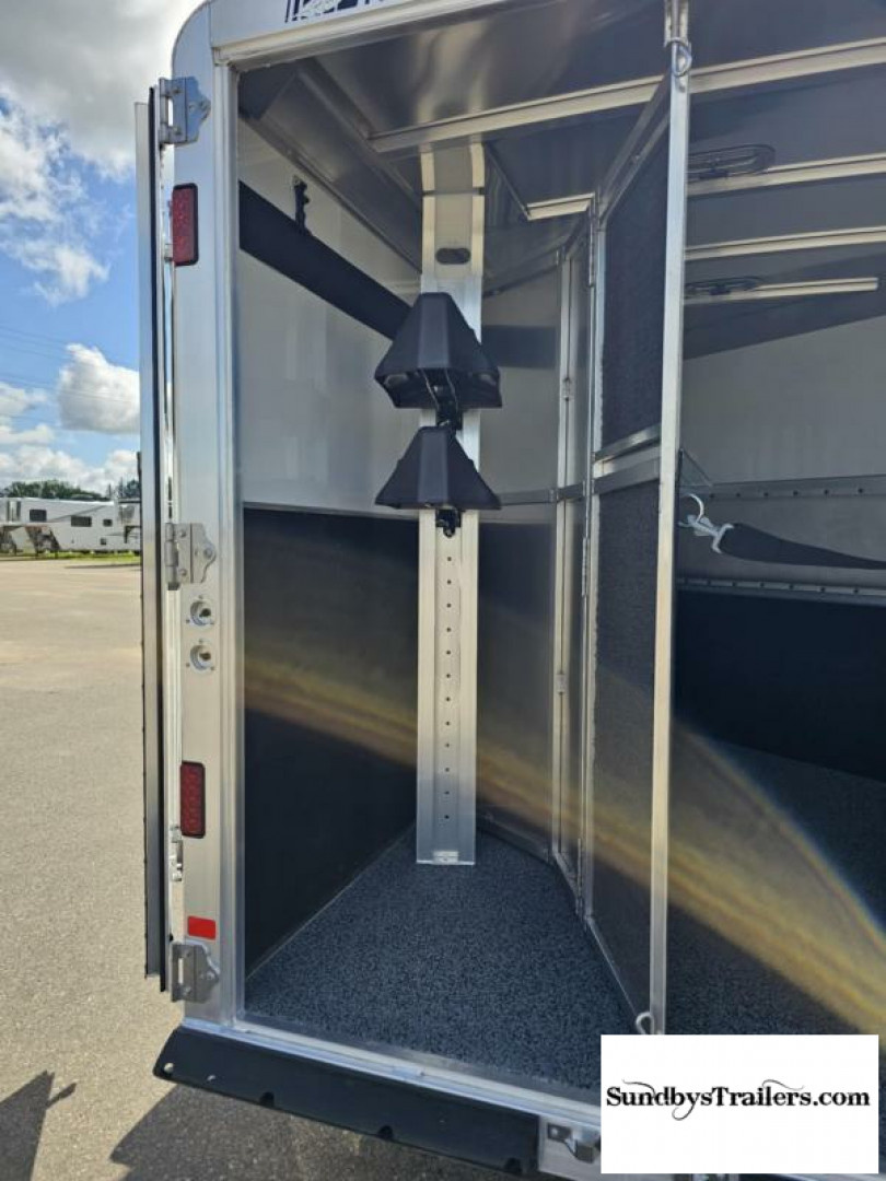 New 2024 Featherlite 2H Slant 24" DR Horse Trailer