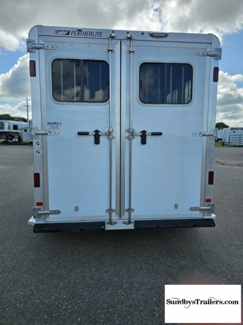 New 2024 Featherlite 2H Slant 24" DR Horse Trailer