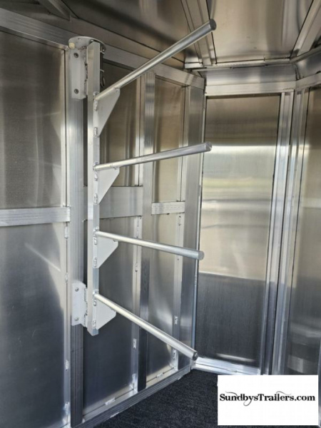 New 2024 Featherlite 2H Slant 24" DR Horse Trailer