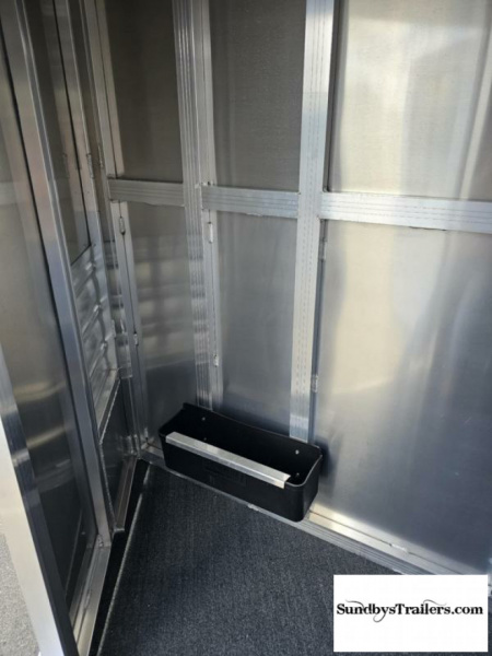 New 2024 Featherlite 2H Slant 24" DR Horse Trailer