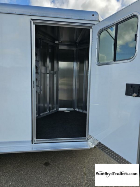 New 2024 Featherlite 2H Slant 24" DR Horse Trailer
