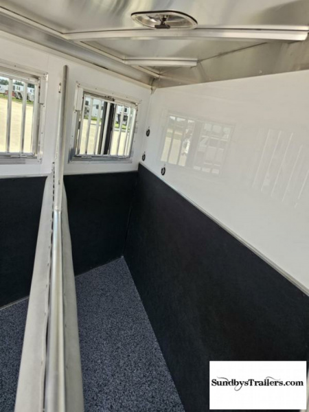 New 2024 Featherlite 2H Slant 24" DR Horse Trailer