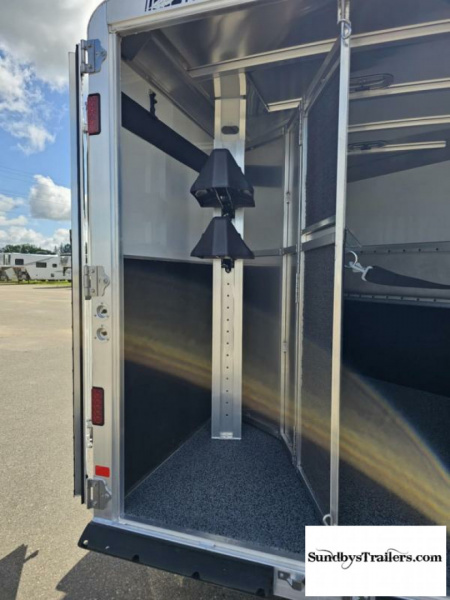 New 2024 Featherlite 2H Slant 24" DR Horse Trailer