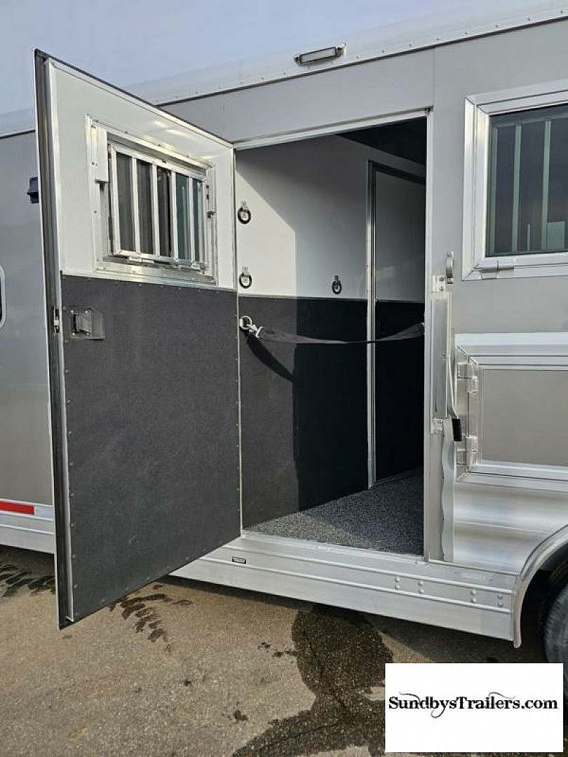 New 2025 Featherlite 4H 15'SW LQ