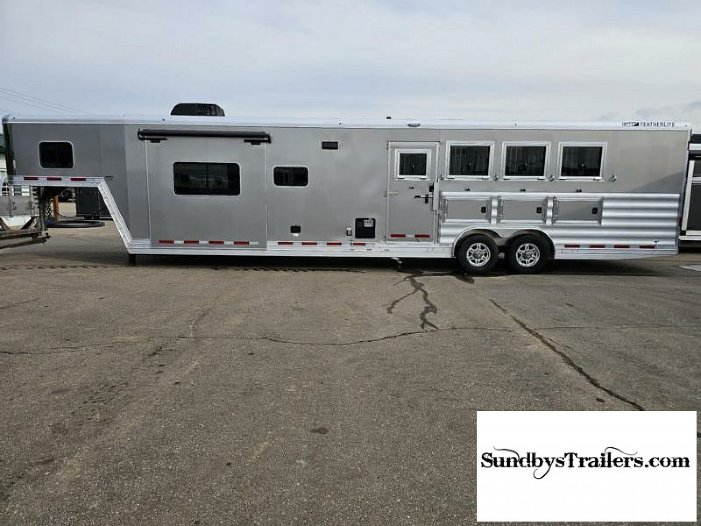 New 2025 Featherlite 4H 15'SW LQ
