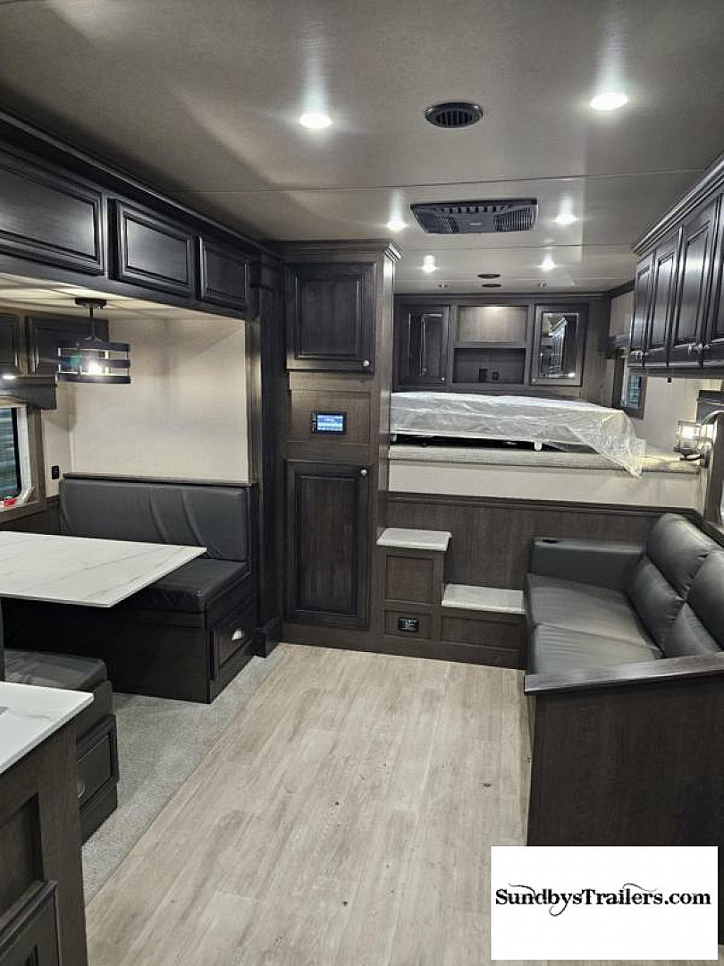 New 2025 Featherlite 4H 15'SW LQ