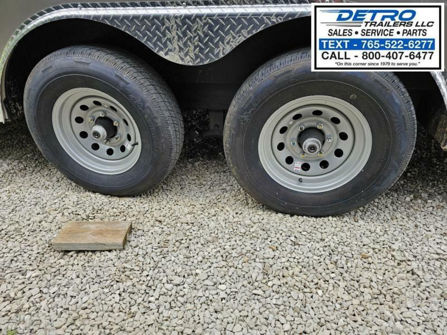 New 2024 Cargo Express EX DLX 8.5' x 24' 10K V-nose Enclosed Car Hauler Trailer -- KE10224STSV-100