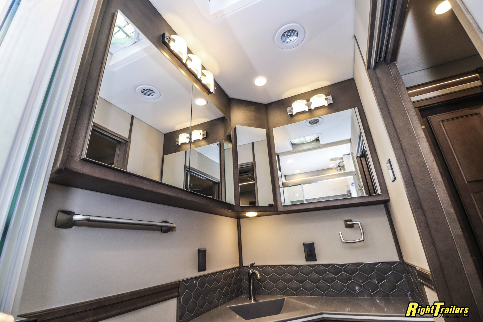 New 2026 Renegade RV Classic 45CME Motorhome with 1.5 Bathrooms