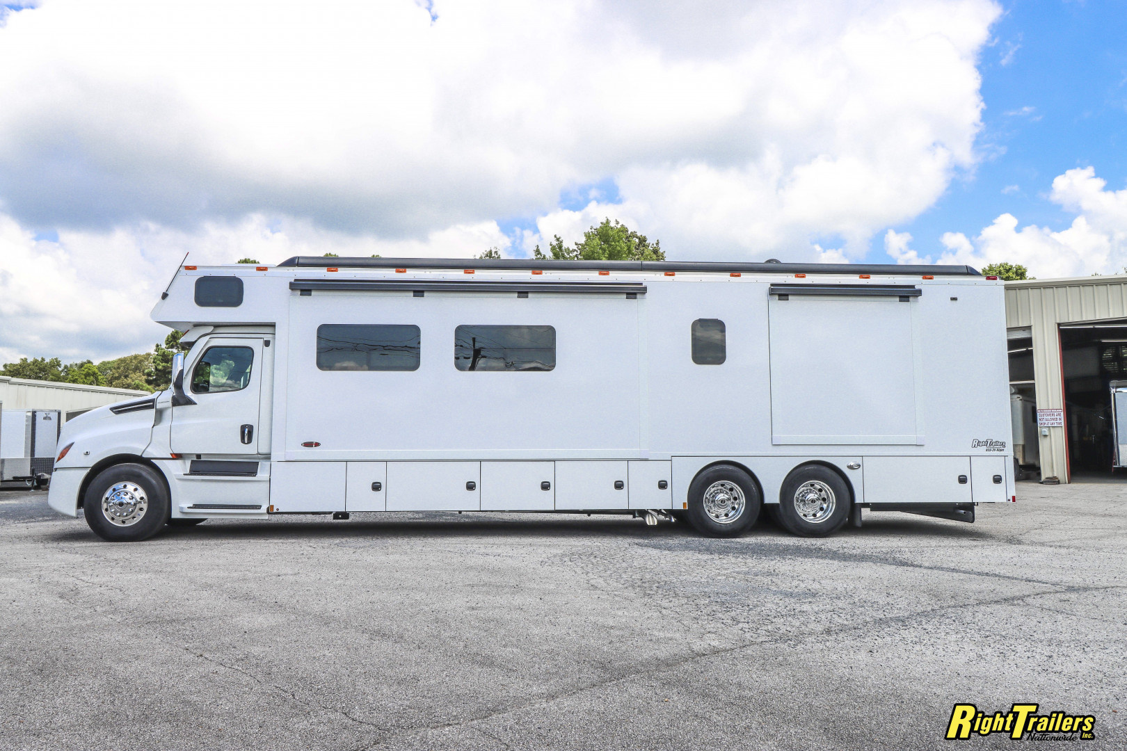 New 2026 Renegade RV Classic 45CME Motorhome with 1.5 Bathrooms