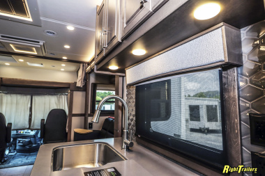 New 2026 Renegade RV Classic 45CME Motorhome with 1.5 Bathrooms