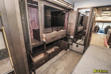 New 2026 Renegade RV Classic 45CME Motorhome with 1.5 Bathrooms