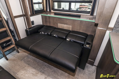 New 2026 Renegade RV Classic 45CME Motorhome with 1.5 Bathrooms