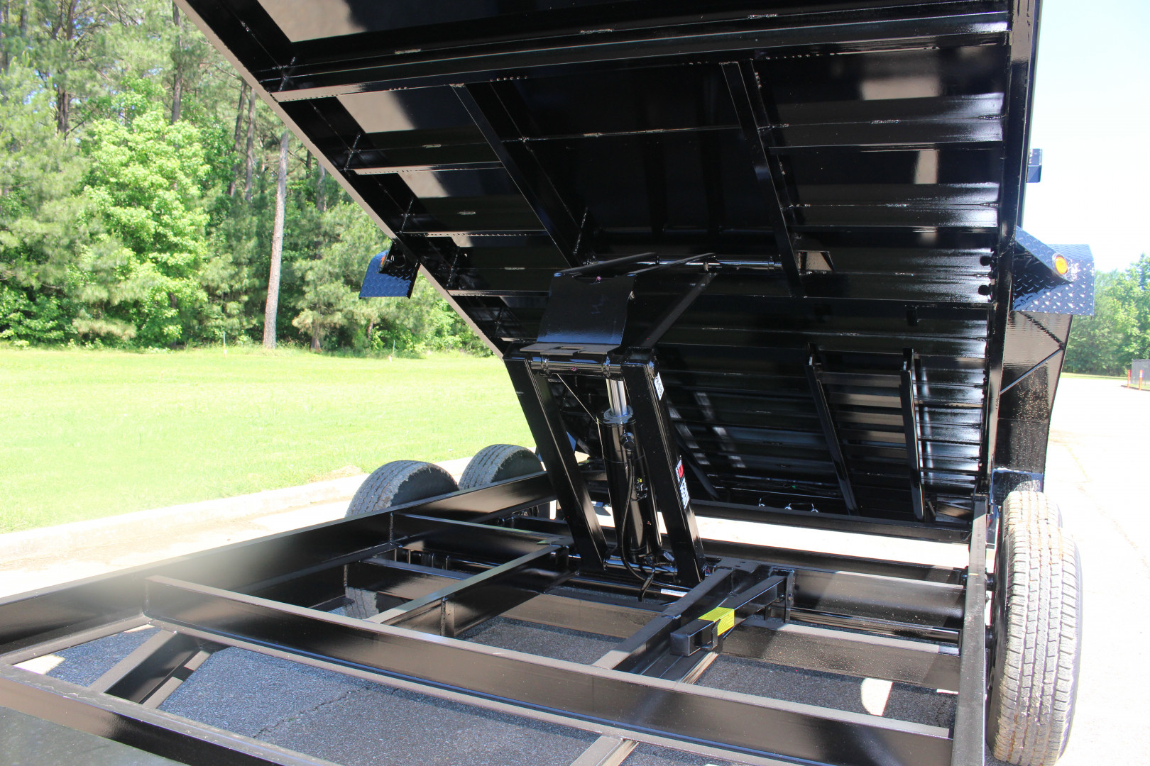 New 2025 Top Hat 14X83 ECONO DUMP 140 Dump Trailer