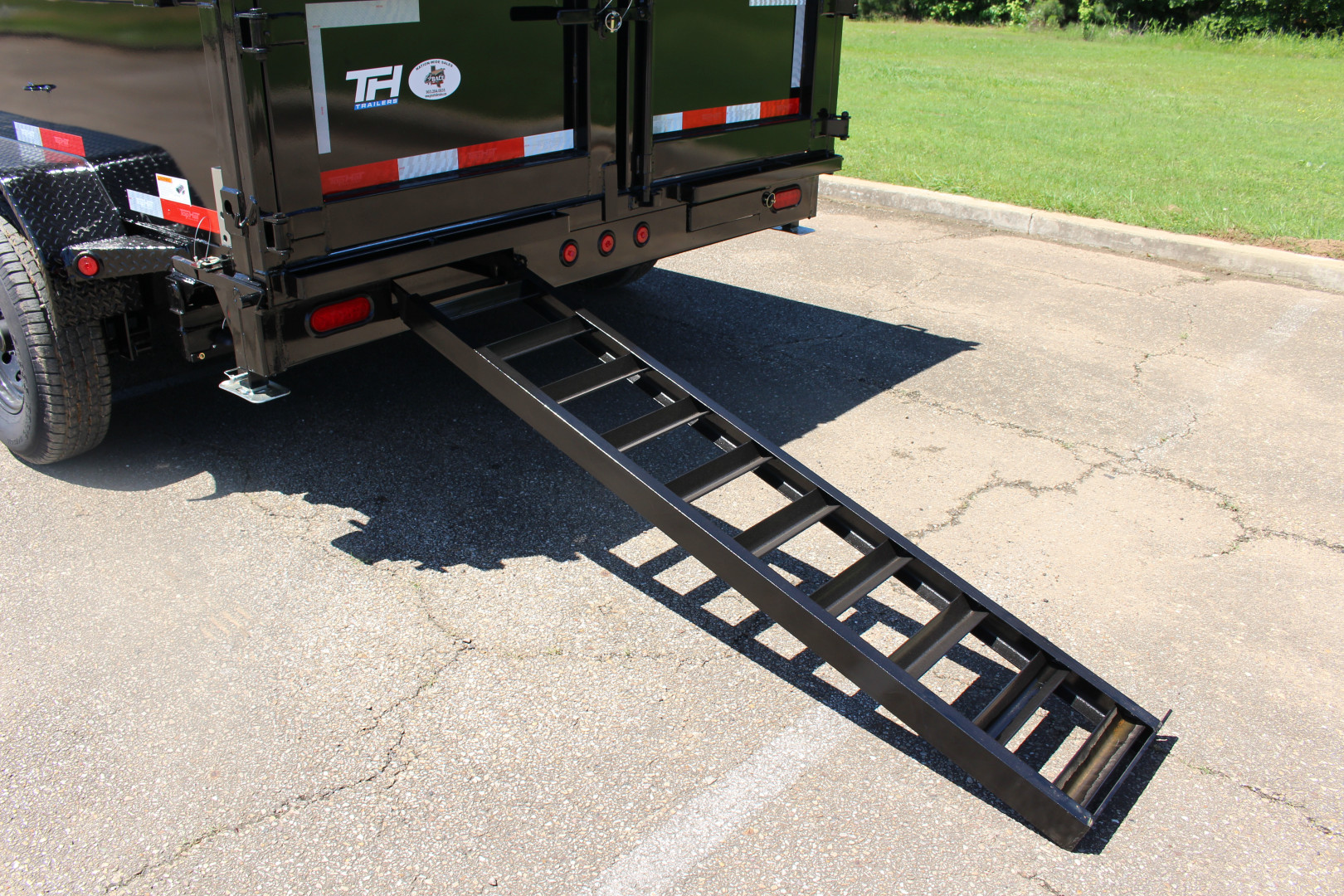 New 2025 Top Hat 14X83 ECONO DUMP 140 Dump Trailer