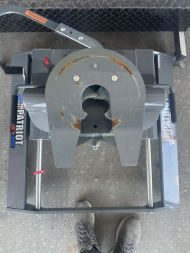 Used 2023 B and W Trailer Hitches RVK3270 Truck