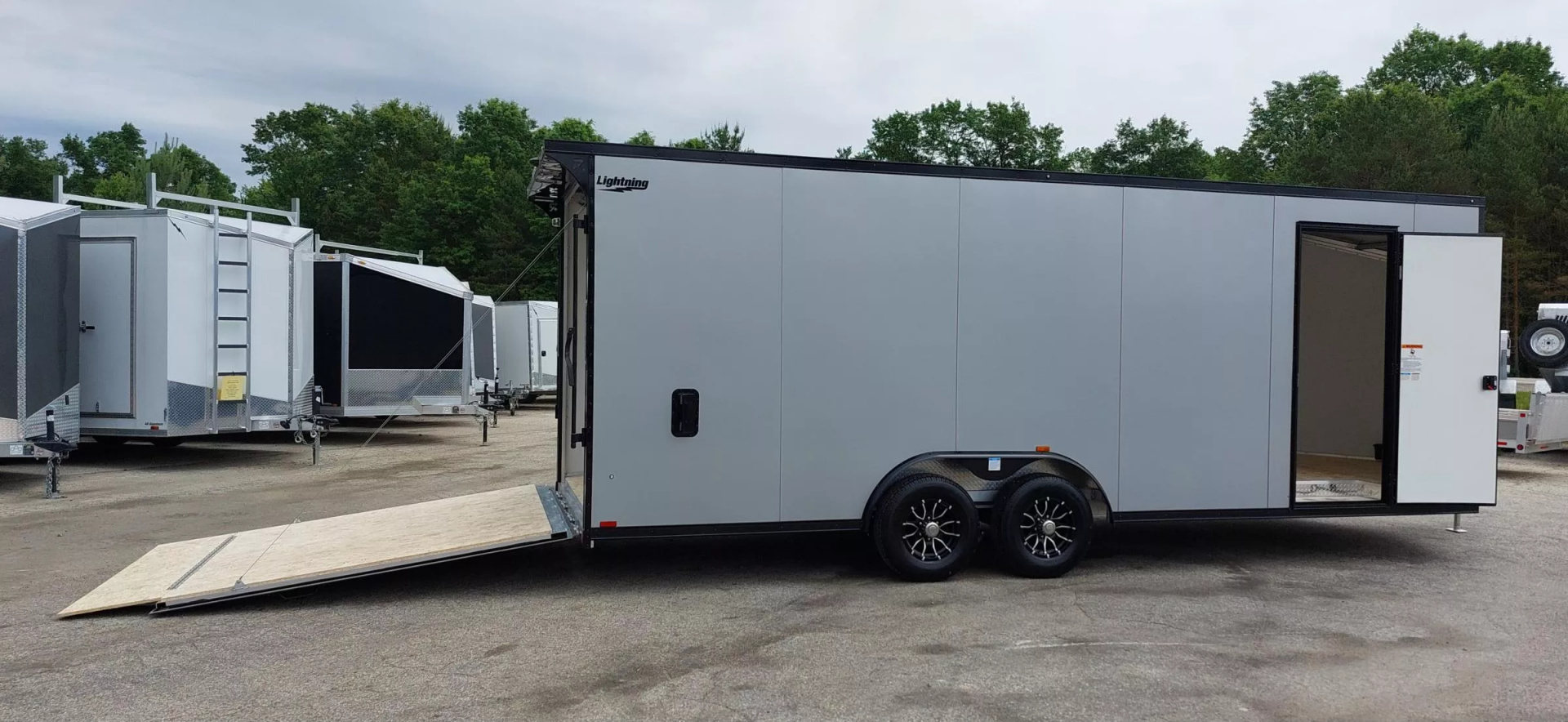 New 8 X 22 CAR HAULER ENCLOSED 5200# AXLES ALL ALUMINUM 2025 LIGHTNING