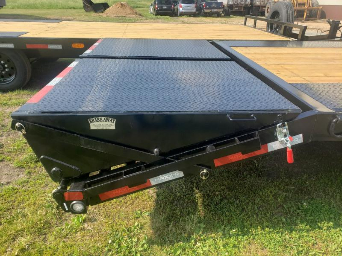 New 2025 MAXX-D DOX10224 20'+4' DECKOVER Equipment Trailer