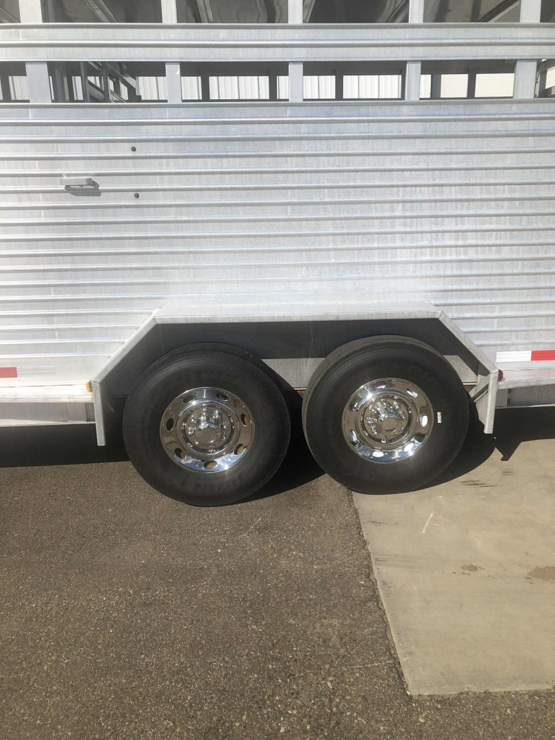Used 2007 Featherlite Stock Trailer